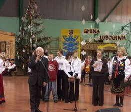 Zdjęcie z galerii: I Powiatowe Samorządowe Spotkanie Noworoczne połączone z VIII Sesją Uniwersytetu Ludowego nt. 'Wartości życia codziennego gmin konieczne w budowie dobra wspólnego Powiatu Tomaszowskiego' - 07.01.2005