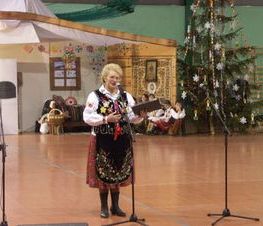Zdjęcie z galerii: I Powiatowe Samorządowe Spotkanie Noworoczne połączone z VIII Sesją Uniwersytetu Ludowego nt. 'Wartości życia codziennego gmin konieczne w budowie dobra wspólnego Powiatu Tomaszowskiego' - 07.01.2005