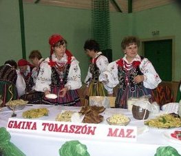 Zdjęcie z galerii: I Powiatowe Samorządowe Spotkanie Noworoczne połączone z VIII Sesją Uniwersytetu Ludowego nt. 'Wartości życia codziennego gmin konieczne w budowie dobra wspólnego Powiatu Tomaszowskiego' - 07.01.2005