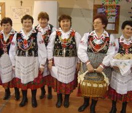 Zdjęcie z galerii: I Powiatowe Samorządowe Spotkanie Noworoczne połączone z VIII Sesją Uniwersytetu Ludowego nt. 'Wartości życia codziennego gmin konieczne w budowie dobra wspólnego Powiatu Tomaszowskiego' - 07.01.2005