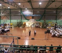 Zdjęcie z galerii: I Powiatowe Samorządowe Spotkanie Noworoczne połączone z VIII Sesją Uniwersytetu Ludowego nt. 'Wartości życia codziennego gmin konieczne w budowie dobra wspólnego Powiatu Tomaszowskiego' - 07.01.2005