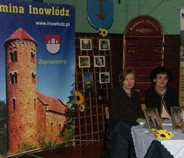 Zdjęcie z galerii: I Powiatowe Samorządowe Spotkanie Noworoczne połączone z VIII Sesją Uniwersytetu Ludowego nt. 'Wartości życia codziennego gmin konieczne w budowie dobra wspólnego Powiatu Tomaszowskiego' - 07.01.2005