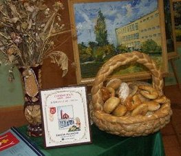 Zdjęcie z galerii: I Powiatowe Samorządowe Spotkanie Noworoczne połączone z VIII Sesją Uniwersytetu Ludowego nt. 'Wartości życia codziennego gmin konieczne w budowie dobra wspólnego Powiatu Tomaszowskiego' - 07.01.2005