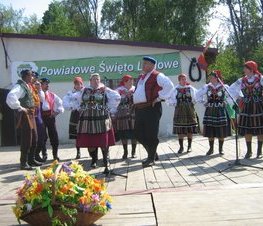 Zdjęcie z galerii: III Powiatowy Przegląd Zespołów Folklorystycznych 