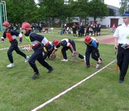 Zdjęcie z galerii: Powiatowe Zawody Sportowo - Pożarnicze w Spale - 06.06.2009 r. 