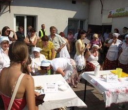 Zdjęcie z galerii: III Powiatowy Konkurs Ubijania Masła w Lubochni - 18.07.2009 r.