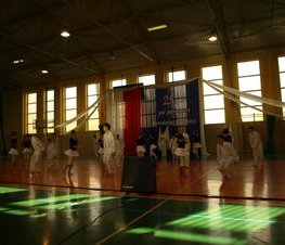 Zdjęcie z galerii: Uroczystość oddania do użytku łącznika wielofunkcyjnego w ZSP Nr 2 w Tomaszowie Maz. - 28.10.2009 r.