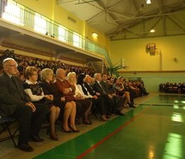 Zdjęcie z galerii: Uroczystość oddania do użytku łącznika wielofunkcyjnego w ZSP Nr 2 w Tomaszowie Maz. - 28.10.2009 r.
