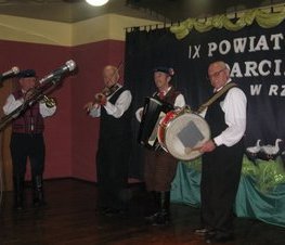 Zdjęcie z galerii: IX Powiatowy Konkurs Darcia Pierza w Rzeczycy - 28.11.2009 r.
