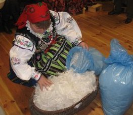 Zdjęcie z galerii: IX Powiatowy Konkurs Darcia Pierza w Rzeczycy - 28.11.2009 r.