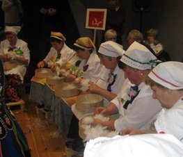 Zdjęcie z galerii: IX Powiatowy Konkurs Darcia Pierza w Rzeczycy - 28.11.2009 r.