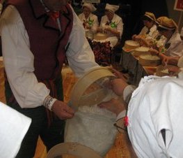 Zdjęcie z galerii: IX Powiatowy Konkurs Darcia Pierza w Rzeczycy - 28.11.2009 r.