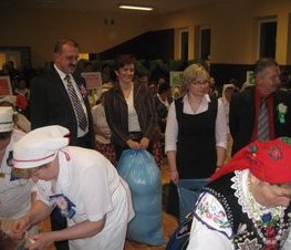Zdjęcie z galerii: IX Powiatowy Konkurs Darcia Pierza w Rzeczycy - 28.11.2009 r.