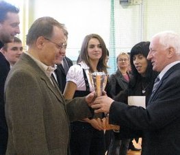 Zdjęcie z galerii: Powiatowe współzawodnictwo sportowe szkół za rok szkolny 2008/2009 -24.11.2009 r. 