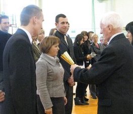 Zdjęcie z galerii: Powiatowe współzawodnictwo sportowe szkół za rok szkolny 2008/2009 -24.11.2009 r. 
