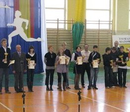 Zdjęcie z galerii: Powiatowe współzawodnictwo sportowe szkół za rok szkolny 2008/2009 -24.11.2009 r. 