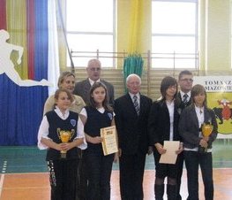 Zdjęcie z galerii: Powiatowe współzawodnictwo sportowe szkół za rok szkolny 2008/2009 -24.11.2009 r. 