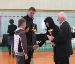 Zdjęcie z galerii: Powiatowe współzawodnictwo sportowe szkół za rok szkolny 2008/2009 -24.11.2009 r. 