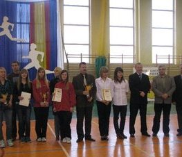 Zdjęcie z galerii: Powiatowe współzawodnictwo sportowe szkół za rok szkolny 2008/2009 -24.11.2009 r. 