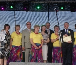 Zdjęcie z galerii: 06.06.2010 r. - Powiatowe Miodobranie w Żelechlinku 