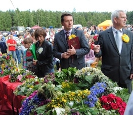 Zdjęcie z galerii: Sobótki w Smardzewicach (gm. Tomaszów Maz.) - 23.06.2010 r.