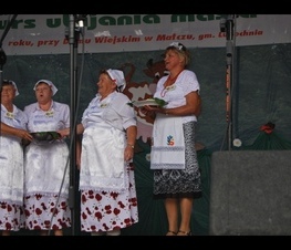 Zdjęcie z galerii: Konkurs ubijania masła w Małczu (gm. Lubochnia) -31.07.2010 r.