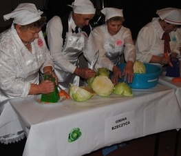 Zdjęcie z galerii: Powiatowy Konkurs Kiszenia Kapusty w Budziszewicach - 10.11.2010 r. 