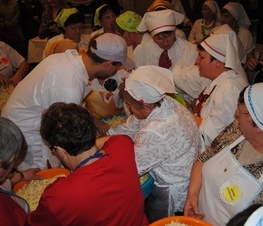 Zdjęcie z galerii: Powiatowy Konkurs Kiszenia Kapusty w Budziszewicach - 10.11.2010 r. 