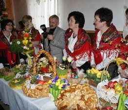 Zdjęcie z galerii: Powiatowy Konkurs Pisanek i Palm Wielkanocnych w Będkowie - 19.03.2011