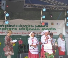 Zdjęcie z galerii: Lubocheńskie Święto Folkloru połączone z Konkursem Ubijania Masła w Lubochni