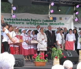 Zdjęcie z galerii: Lubocheńskie Święto Folkloru połączone z Konkursem Ubijania Masła w Lubochni