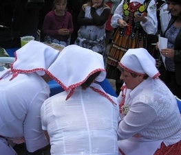 Zdjęcie z galerii: Lubocheńskie Święto Folkloru połączone z Konkursem Ubijania Masła w Lubochni