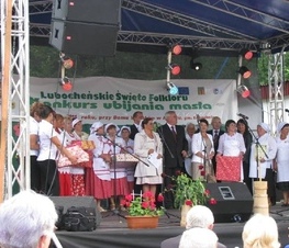 Zdjęcie z galerii: Lubocheńskie Święto Folkloru połączone z Konkursem Ubijania Masła w Lubochni