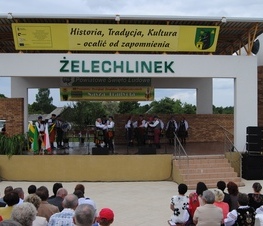 Zdjęcie z galerii: NASZA TRADYCJA - Przegląd Zespołów Folklorystycznych w Żelechlinku - 27.05.2012