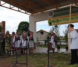 Zdjęcie z galerii: NASZA TRADYCJA - Przegląd Zespołów Folklorystycznych w Żelechlinku - 27.05.2012