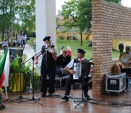 Zdjęcie z galerii: NASZA TRADYCJA - Przegląd Zespołów Folklorystycznych w Żelechlinku - 27.05.2012
