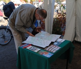 Zdjęcie z galerii: Promocja powiatu podczas Hubertusa Spalskiego - 20.10.2012