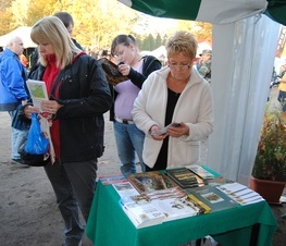 Zdjęcie z galerii: Promocja powiatu podczas Hubertusa Spalskiego - 20.10.2012
