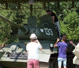 Zdjęcie z galerii: Skansen Rzeki Pilicy i Groty Nagórzyckie w 'motowizji'