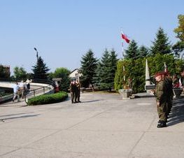 Zdjęcie z galerii: Zdjęcia z Uroczystości patriotyczno-religijnej z okazji 95 Rocznicy Bitwy Warszawskiej 1920 roku i Święta Wojska Polskiego oraz odsłonięcia tablicy BŁ.O. Henryka Krzysztofika