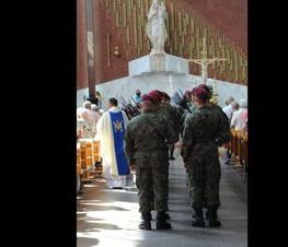Zdjęcie z galerii: Zdjęcia z Uroczystości patriotyczno-religijnej z okazji 95 Rocznicy Bitwy Warszawskiej 1920 roku i Święta Wojska Polskiego oraz odsłonięcia tablicy BŁ.O. Henryka Krzysztofika