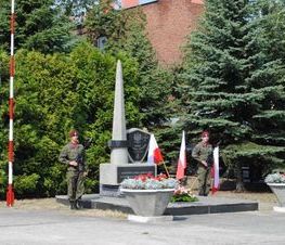 Zdjęcie z galerii: Zdjęcia z Uroczystości patriotyczno-religijnej z okazji 95 Rocznicy Bitwy Warszawskiej 1920 roku i Święta Wojska Polskiego oraz odsłonięcia tablicy BŁ.O. Henryka Krzysztofika