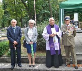 Zdjęcie z galerii: Galeria zdjęć z uroczystości patriotyczno- religijnej z dnia 4 września 2015 roku z okazji obchodów 76.Rocznicy Wybuchu II Wojny Światowej , 76.Rocznicy Walk W Tomaszowie Mazowieckim, 76.Rocznicy Agre