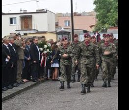 Zdjęcie z galerii: Galeria zdjęć z uroczystości patriotyczno- religijnej z dnia 4 września 2015 roku z okazji obchodów 76.Rocznicy Wybuchu II Wojny Światowej , 76.Rocznicy Walk W Tomaszowie Mazowieckim, 76.Rocznicy Agre
