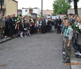 Zdjęcie z galerii: Galeria zdjęć z uroczystości patriotyczno- religijnej z dnia 4 września 2015 roku z okazji obchodów 76.Rocznicy Wybuchu II Wojny Światowej , 76.Rocznicy Walk W Tomaszowie Mazowieckim, 76.Rocznicy Agre