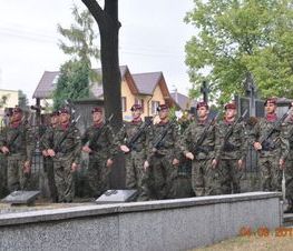 Zdjęcie z galerii: Galeria zdjęć z uroczystości patriotyczno- religijnej z dnia 4 września 2015 roku z okazji obchodów 76.Rocznicy Wybuchu II Wojny Światowej , 76.Rocznicy Walk W Tomaszowie Mazowieckim, 76.Rocznicy Agre