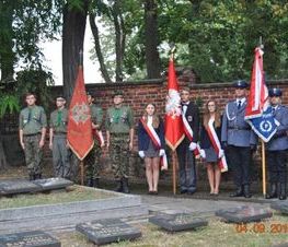 Zdjęcie z galerii: Galeria zdjęć z uroczystości patriotyczno- religijnej z dnia 4 września 2015 roku z okazji obchodów 76.Rocznicy Wybuchu II Wojny Światowej , 76.Rocznicy Walk W Tomaszowie Mazowieckim, 76.Rocznicy Agre