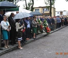 Zdjęcie z galerii: Galeria zdjęć z uroczystości patriotyczno- religijnej z dnia 4 września 2015 roku z okazji obchodów 76.Rocznicy Wybuchu II Wojny Światowej , 76.Rocznicy Walk W Tomaszowie Mazowieckim, 76.Rocznicy Agre