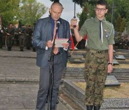 Zdjęcie z galerii: Galeria zdjęć z uroczystości patriotyczno- religijnej z dnia 4 września 2015 roku z okazji obchodów 76.Rocznicy Wybuchu II Wojny Światowej , 76.Rocznicy Walk W Tomaszowie Mazowieckim, 76.Rocznicy Agre