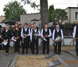 Zdjęcie z galerii: Galeria zdjęć z uroczystości patriotyczno- religijnej z dnia 4 września 2015 roku z okazji obchodów 76.Rocznicy Wybuchu II Wojny Światowej , 76.Rocznicy Walk W Tomaszowie Mazowieckim, 76.Rocznicy Agre